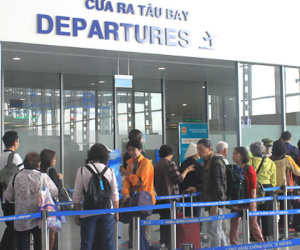 Sân bay Nội Bài hạn chế người nhà tiễn hành khách đi quốc tế