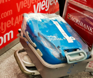 Vali hành khách VietJet vỡ toang sau chuyến bay về quê ăn Tết