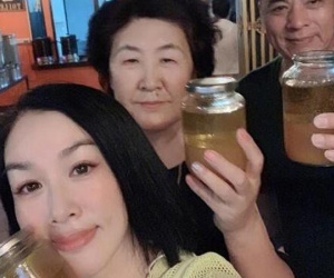 'Bom sex gốc Việt' Chung Lệ Đề gây tranh cãi khi uống dầu ăn suốt 11 ngày để… thải độc