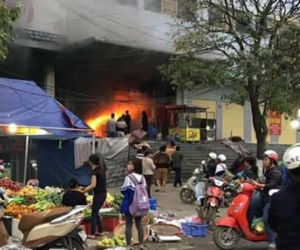 Chợ lớn nhất Thái Nguyên bốc cháy ngày cận Tết