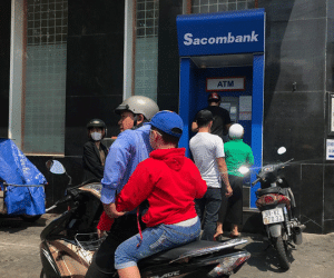 Ngày 27 Tết, có tiền cũng khó rút vì… ATM