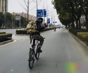 Sợ cảnh chen chúc tàu xe, nam sinh đạp xe 500km, đi hết 7 ngày để về nhà ăn Tết