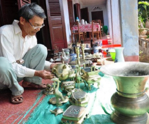 Chuyên gia chỉ cách xử lý chân hương, lau dọn bàn thờ ngày Tết chuẩn nhất