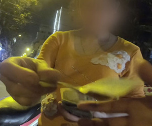 Video: Bãi giữ xe giá 'chặt chém' bủa vây trung tâm Hà Nội dịp giáp Tết