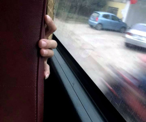 Ám ảnh kinh hoàng trên chuyến xe về quê ăn Tết: Cô gái trẻ bị 'đôi tay hư hỏng' này tìm cách sàm sỡ