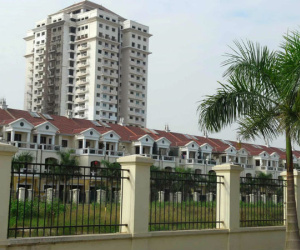 Bức tường ở đô thị cao cấp, ranh giới giàu nghèo giữa lòng Hà Nội