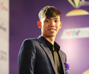 'Kình ngư' 18 tuổi giành HCB ASIAD lịch sử nghẹn ngào khi nói về việc được thưởng Tết bằng… hoa