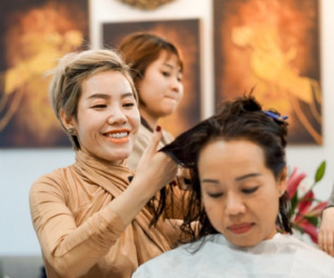 Sát giao thừa, chị em vẫn ùn ùn kéo nhau đi làm đẹp, chủ spa kiếm cả tỉ đồng chỉ trong 1 tuần giáp Tết