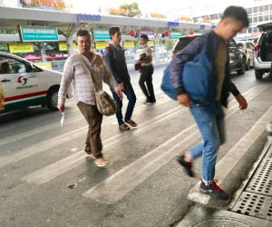 Sân bay Tân Sơn Nhất vắng lạ thường sáng 30 Tết