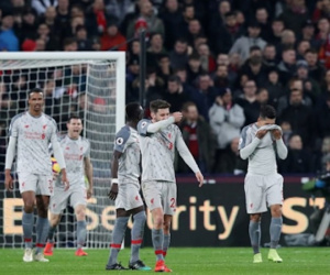 Liverpool chỉ hơn Man City ba điểm