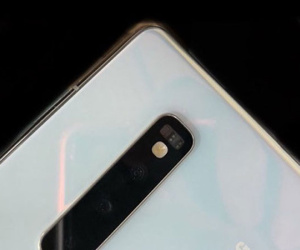 Lộ diện Galaxy S10 trắng ngọc trai, 3 camera sau