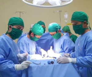 Thai phụ không thân nhân được bác sĩ cứu trong đêm giao thừa
