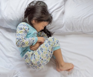 Cách sơ cứu trẻ rối loạn tiêu hóa, ngộ độc thức ăn ngày Tết