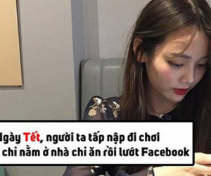 Có một kiểu người ai đi chơi mặc ai, Tết với họ đồng nghĩa với việc chỉ nằm nhà lướt Facebook