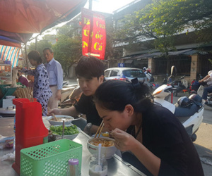 Bún, phở chống ngán ngày Tết đắt gấp đôi