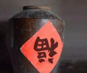 Đón năm mới, người Trung Quốc dán ngược chữ 'Phúc' ở 2 chỗ