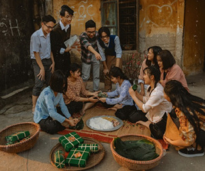 Bộ kỷ yếu theo phong cách Tết xưa với thông điệp hết sức ý nghĩa: Tết chỉ nhạt khi lòng người nhạt!