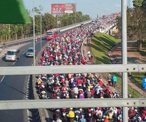 Khoảnh khắc được chia sẻ nhiều nhất trên MXH: Hàng trăm phương tiện ùn ùn quay trở về Tp. Hồ Chí Minh