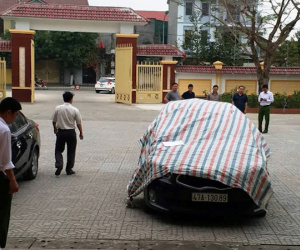 Tạm giữ tài xế tông cọc tiêu tại trạm thu phí