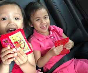 Tết của em bé Mường Lát sau hơn một năm rời quê nghèo về thành phố: Cười tươi như hoa vì được lì xì