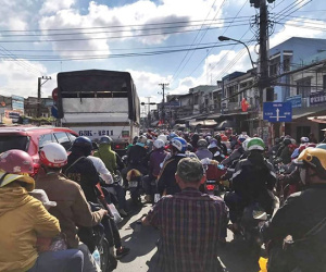 Dân mạng liên tục than vãn về tình cảnh kẹt xe từ miền Tây lên Sài Gòn