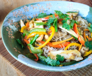 Năm đầu đi lấy chồng, nàng dâu trẻ đã bị mẹ chồng mắng sấp mặt vì nấu miến cúng hóa vàng