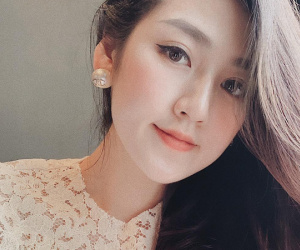 Sướng như Á hậu Tú Anh: Nàng dâu mới mà ngày Tết vẫn thảnh thơi đi chơi, tụ tập bạn bè nhậu nhẹt 'tới bến'
