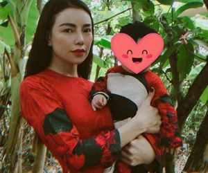 Trà Ngọc Hằng đăng ảnh giấu mặt con gái, tiết lộ điều bất ngờ