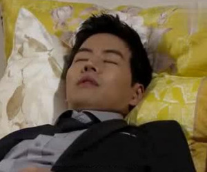 Mang vợ đi họp lớp cùng, câu nói của chồng trong cơn say khiến tất cả choáng váng
