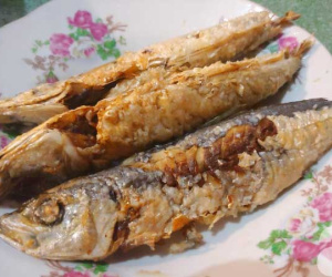 Nhà còn đầy thức ăn thừa sau Tết, chị em làm ngay cách này của bác sĩ dinh dưỡng để tránh gây hại sức khỏe