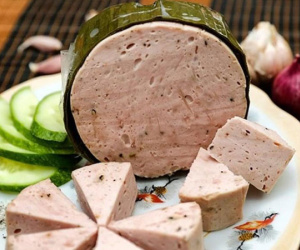 Những dấu hiệu cảnh báo bạn nên vứt thức ăn thừa sau Tết trước khi tự rước độc vào người