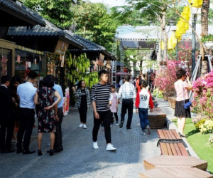Cư dân mạng khóc thét vì nghỉ lễ giữa mùa hè, vừa quay lại đi làm thì Tết mới đến