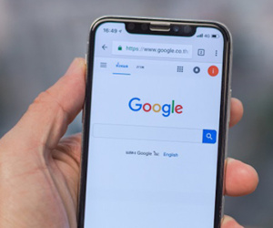 Google trả 10 tỷ USD để đặt công cụ tìm kiếm trên iPhone