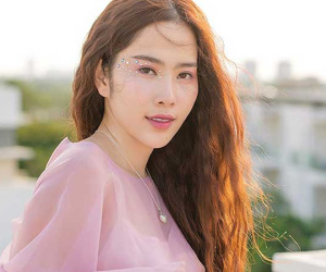 Nam Em tiết lộ chuyện được đại gia giúp đỡ không vụ lợi, dân mạng ngờ ngợ cô bắt chước mỹ nhân đình đám này