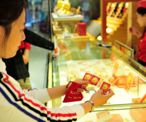 Sát ngày Vía thần tài: Giá vàng 'mua 1, bán 10'