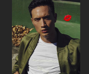 Được Kim Lý tặng hoa hồng lãng mạn trong ngày Valentine, Hà Hồ quyết định dành tặng điều này cho người yêu