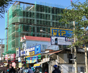Đứt cáp vận thang, 9 công nhân rơi từ độ cao 5 m, chấn thương nặng