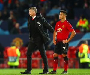 Sanchez dính chấn thương lãng xẹt trong thất bại trước PSG