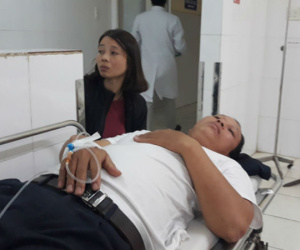 Vụ lật xe khách ở Khánh Hòa: 'Gãy xương sườn nhưng tôi tìm vợ trước tiên'