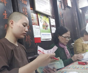 Bị từ chối giải hạn vì 'thiếu lễ' 50 nghìn đồng