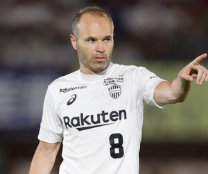 Tung hoành ở La Liga, Iniesta vẫn gặp khó khi đến Nhật Bản