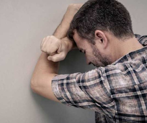 Bạn gái liên tưởng những chuyện trên mạng rồi dằn vặt tôi