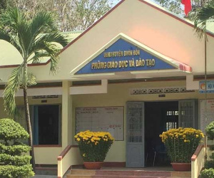 Bắt quả tang cán bộ phòng giáo dục huyện đánh bài ăn tiền