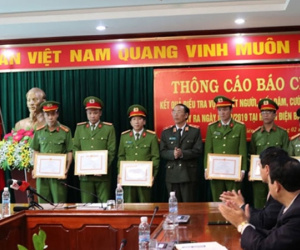 Khen thưởng Ban chuyên án điều tra vụ nữ sinh viên bị sát hại ở Điện Biên