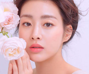 Mặt mộc của tình cũ Hyun Bin chính là điều mà mọi quý cô ao ước: xinh đẹp hệt như khi tô son điểm phấn