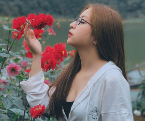 Tội cho Nhật Lê, mặc hơi sexy 1 tý đã bị netizen nhắc nhở: 'Anh Quang Hải nổi lên là chị bắt đầu thiếu vải'