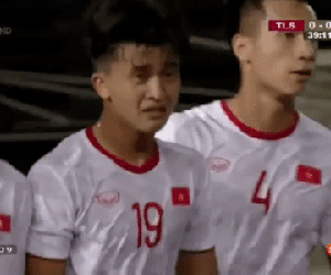 Khoảnh khắc Danh Trung bật khóc sau khi ghi bàn mở tỷ số vào lưới U22 Timor Leste