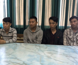 Nhóm thanh niên dùng ghế đánh vào đầu, đá liên tiếp thiếu úy công an vì bị nhắc hát karaoke ồn ào