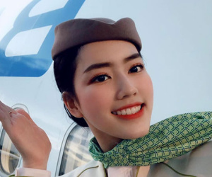 Nữ tiếp viên hàng không xinh đẹp múa trên máy bay là ai?