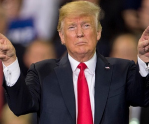 Trump gọi cuộc thảo luận lật đổ ông là 'phản quốc'
